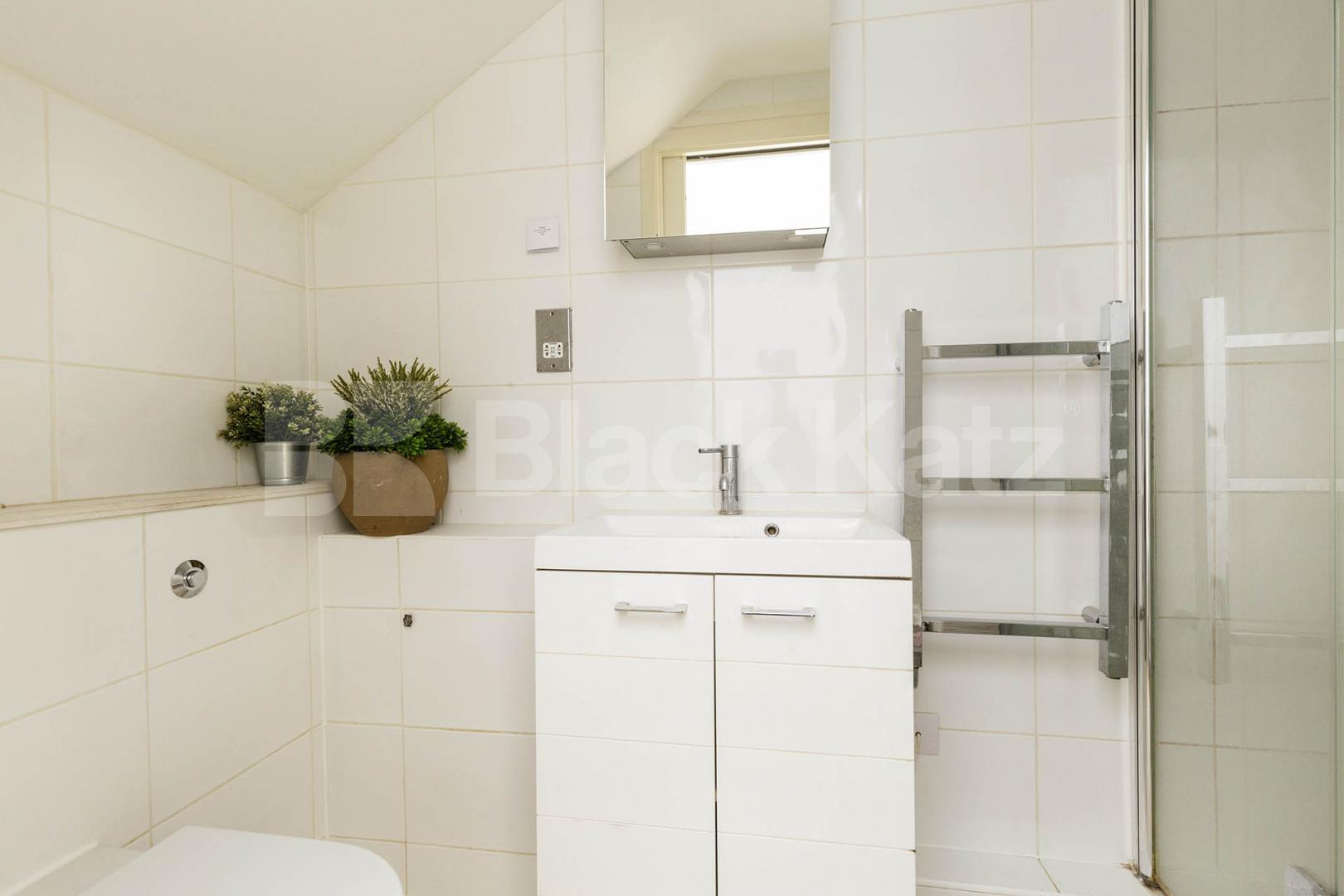 Stunning studio with a mezzanine level sleeping area mins to tube and hyde park Inverness Street, Hyde Park / Bayswater